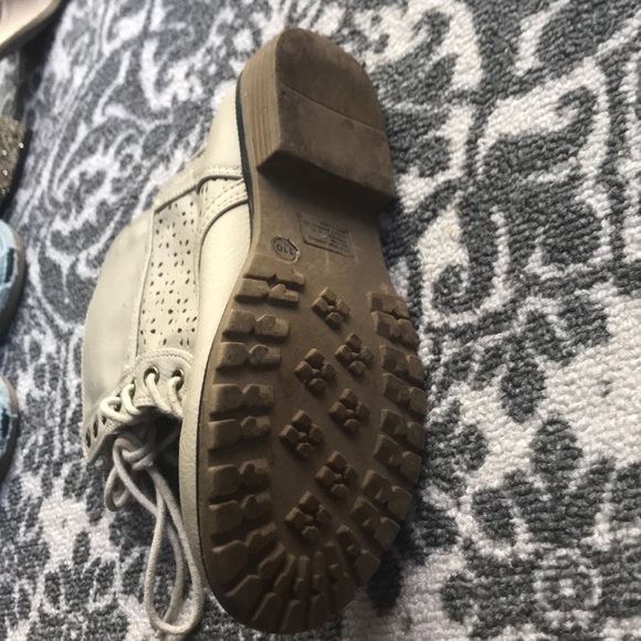 Cute Lace Up Boots with floral lining - Picture 5 of 5